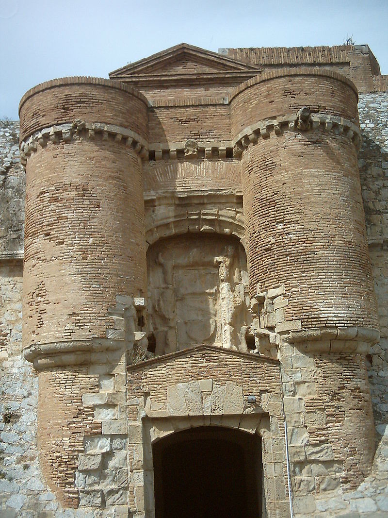 800px Salses Forteresse entrance